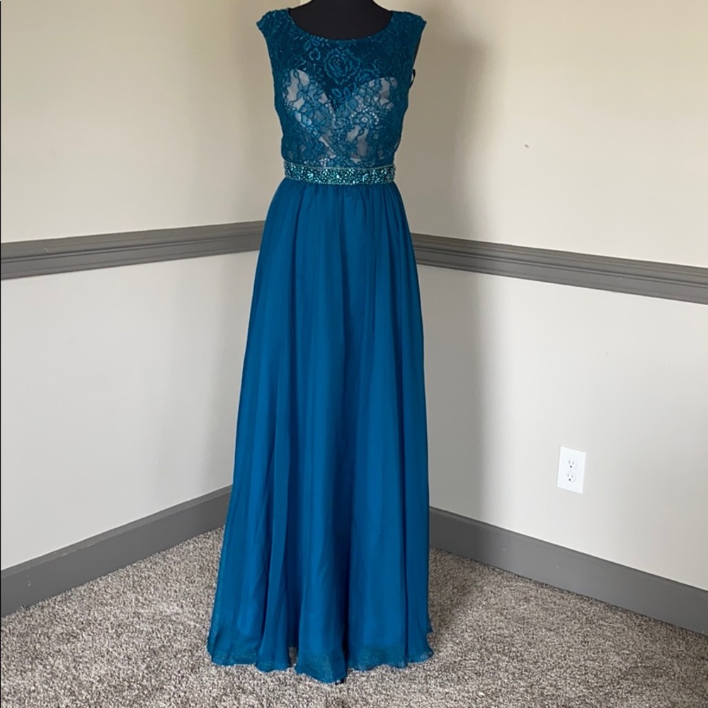 Size 18 Teal Formal